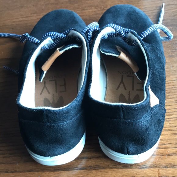 Fly London black suede Spanish made sneakers EUC - Picture 3 of 9